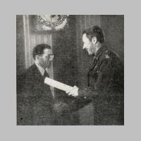 10.05.1946 Lizenzuebergabe an JF durch McMahon Privat.jpg